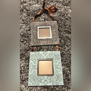 Small picture frames.